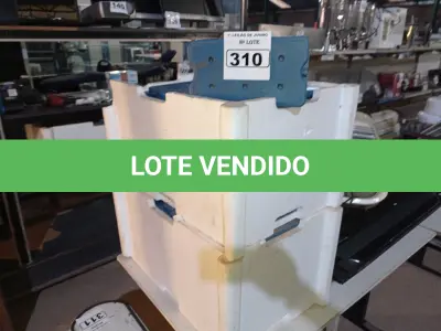 LOTE 310 - 01 LOTE COM GRANDE QUANTIDADE DE PLACAS PARA FAZER GELO RÍGIDO REUTILIZÁVEL. (NO ESTADO) ATENÇÃO! FAZER A VISITAÇÃO ANTES DE ARREMATAR, NÃO SABEMOS SE FUNCIONA. LEILÃO NÃO TEM GARANTIA E NEM DEVOLUÇÃO, SUJEITO A POSSÍVEIS AVARIAS VISÍVEIS/OCULTAS E/OU AUSÊNCIA DE COMPONENTES.