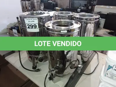 LOTE 299 - 04 CAFETEIRAS EM INOX. (NO ESTADO) ATENÇÃO! FAZER A VISITAÇÃO ANTES DE ARREMATAR, NÃO SABEMOS SE FUNCIONA. LEILÃO NÃO TEM GARANTIA E NEM DEVOLUÇÃO, SUJEITO A POSSÍVEIS AVARIAS VISÍVEIS/OCULTAS E/OU AUSÊNCIA DE COMPONENTES.