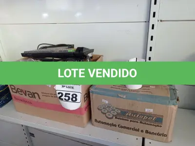 LOTE 258 - 01 TECLADO OPERADOR DE CAIXA MARCA ITAUTEC, 01 CAIXA DE BOBINAS DE AUTOMAÇÃO E CABOS DIVERSOS.  (NO ESTADO) ATENÇÃO! FAZER A VISITAÇÃO ANTES DE ARREMATAR, NÃO SABEMOS SE FUNCIONA. LEILÃO NÃO TEM GARANTIA E NEM DEVOLUÇÃO, SUJEITO A POSSÍVEIS AVARIAS VISÍVEIS/OCULTAS E/OU AUSÊNCIA DE COMPONENTES.