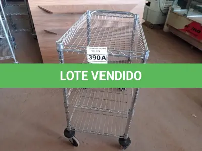 LOTE 390 - 01 CARRINHO PARA COPA COM 03 BANDEJAS E RODINHAS. (NO ESTADO) ATENÇÃO! FAZER A VISITAÇÃO ANTES DE ARREMATAR, NÃO SABEMOS SE FUNCIONA. LEILÃO NÃO TEM GARANTIA E NEM DEVOLUÇÃO, SUJEITO A POSSÍVEIS AVARIAS VISÍVEIS/OCULTAS E/OU AUSÊNCIA DE COMPONENTES.