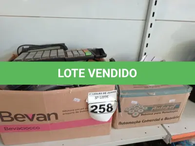 LOTE 258 - 01 TECLADO OPERADOR DE CAIXA MARCA ITAUTEC, 01 CAIXA DE BOBINAS DE AUTOMAÇÃO E CABOS DIVERSOS.  (NO ESTADO) ATENÇÃO! FAZER A VISITAÇÃO ANTES DE ARREMATAR, NÃO SABEMOS SE FUNCIONA. LEILÃO NÃO TEM GARANTIA E NEM DEVOLUÇÃO, SUJEITO A POSSÍVEIS AVARIAS VISÍVEIS/OCULTAS E/OU AUSÊNCIA DE COMPONENTES.