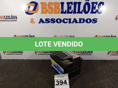 LOTE 394 - 01 BATERIA PARA VEÍCULO DE 40AH. (NO ESTADO) ATENÇÃO! FAZER A VISITAÇÃO ANTES DE ARREMATAR, NÃO SABEMOS SE FUNCIONA. LEILÃO NÃO TEM GARANTIA E NEM DEVOLUÇÃO, SUJEITO A POSSÍVEIS AVARIAS VISÍVEIS/OCULTAS E/OU AUSÊNCIA DE COMPONENTES.