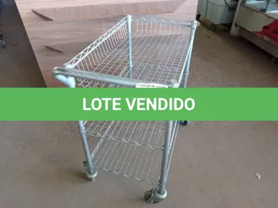LOTE 260 - 01 CARRINHO PARA COPA COM 03 BANDEJAS E RODINHAS. (NO ESTADO) ATENÇÃO! FAZER A VISITAÇÃO ANTES DE ARREMATAR, NÃO SABEMOS SE FUNCIONA. LEILÃO NÃO TEM GARANTIA E NEM DEVOLUÇÃO, SUJEITO A POSSÍVEIS AVARIAS VISÍVEIS/OCULTAS E/OU AUSÊNCIA DE COMPONENTES.