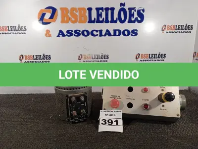 LOTE 391 - 01 TRANSFORMADOR E VARIADOR DE VOLTAGEM E 01 QUADRO ELÉTRICO DE COMANDO. (NO ESTADO) ATENÇÃO! FAZER A VISITAÇÃO ANTES DE ARREMATAR, NÃO SABEMOS SE FUNCIONA. LEILÃO NÃO TEM GARANTIA E NEM DEVOLUÇÃO, SUJEITO A POSSÍVEIS AVARIAS VISÍVEIS/OCULTAS E/OU AUSÊNCIA DE COMPONENTES.