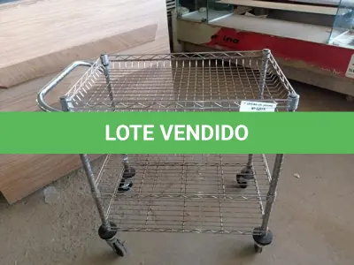 LOTE 250 - 01 CARRINHO PARA COPA COM 03 BANDEJAS E RODINHAS. (NO ESTADO) ATENÇÃO! FAZER A VISITAÇÃO ANTES DE ARREMATAR, NÃO SABEMOS SE FUNCIONA. LEILÃO NÃO TEM GARANTIA E NEM DEVOLUÇÃO, SUJEITO A POSSÍVEIS AVARIAS VISÍVEIS/OCULTAS E/OU AUSÊNCIA DE COMPONENTES.