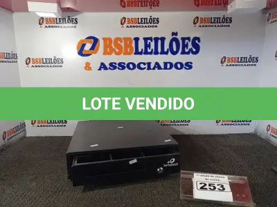 LOTE 253 - 01 CAIXA REGISTRADORA PARA DINHEIRO MANUAL. (NO ESTADO) ATENÇÃO! FAZER A VISITAÇÃO ANTES DE ARREMATAR, NÃO SABEMOS SE FUNCIONA. LEILÃO NÃO TEM GARANTIA E NEM DEVOLUÇÃO, SUJEITO A POSSÍVEIS AVARIAS VISÍVEIS/OCULTAS E/OU AUSÊNCIA DE COMPONENTES.