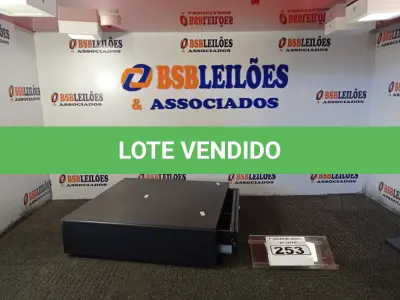 LOTE 253 - 01 CAIXA REGISTRADORA PARA DINHEIRO MANUAL. (NO ESTADO) ATENÇÃO! FAZER A VISITAÇÃO ANTES DE ARREMATAR, NÃO SABEMOS SE FUNCIONA. LEILÃO NÃO TEM GARANTIA E NEM DEVOLUÇÃO, SUJEITO A POSSÍVEIS AVARIAS VISÍVEIS/OCULTAS E/OU AUSÊNCIA DE COMPONENTES.