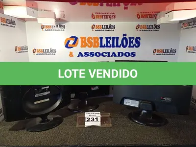 LOTE 231 - 04 MONITORES LCD MARCAS E MODELOS DIVERSOS. (NO ESTADO) ATENÇÃO! FAZER A VISITAÇÃO ANTES DE ARREMATAR, NÃO SABEMOS SE FUNCIONA. LEILÃO NÃO TEM GARANTIA E NEM DEVOLUÇÃO, SUJEITO A POSSÍVEIS AVARIAS VISÍVEIS/OCULTAS E/OU AUSÊNCIA DE COMPONENTES.