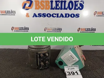 LOTE 391 - 01 TRANSFORMADOR E VARIADOR DE VOLTAGEM E 01 QUADRO ELÉTRICO DE COMANDO. (NO ESTADO) ATENÇÃO! FAZER A VISITAÇÃO ANTES DE ARREMATAR, NÃO SABEMOS SE FUNCIONA. LEILÃO NÃO TEM GARANTIA E NEM DEVOLUÇÃO, SUJEITO A POSSÍVEIS AVARIAS VISÍVEIS/OCULTAS E/OU AUSÊNCIA DE COMPONENTES.
