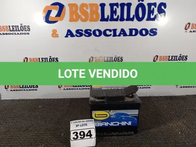LOTE 394 - 01 BATERIA PARA VEÍCULO DE 40AH. (NO ESTADO) ATENÇÃO! FAZER A VISITAÇÃO ANTES DE ARREMATAR, NÃO SABEMOS SE FUNCIONA. LEILÃO NÃO TEM GARANTIA E NEM DEVOLUÇÃO, SUJEITO A POSSÍVEIS AVARIAS VISÍVEIS/OCULTAS E/OU AUSÊNCIA DE COMPONENTES.