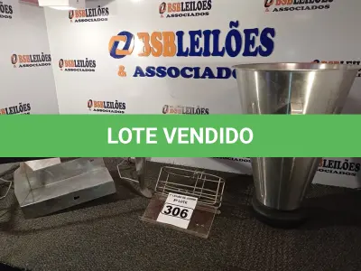 LOTE 306 - 01 COPO PARA LIQUIDIFICADOR INDUSTRIAL E PEÇAS AVULSAS EM INOX. (NO ESTADO) ATENÇÃO! FAZER A VISITAÇÃO ANTES DE ARREMATAR, NÃO SABEMOS SE FUNCIONA. LEILÃO NÃO TEM GARANTIA E NEM DEVOLUÇÃO, SUJEITO A POSSÍVEIS AVARIAS VISÍVEIS/OCULTAS E/OU AUSÊNCIA DE COMPONENTES.