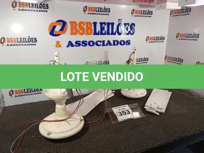 LOTE 353 - 02 VENTILADORES DE TETO COM AVARIAS. (NO ESTADO) ATENÇÃO! FAZER A VISITAÇÃO ANTES DE ARREMATAR, NÃO SABEMOS SE FUNCIONA. LEILÃO NÃO TEM GARANTIA E NEM DEVOLUÇÃO, SUJEITO A POSSÍVEIS AVARIAS VISÍVEIS/OCULTAS E/OU AUSÊNCIA DE COMPONENTES.
