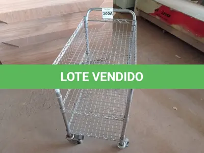 LOTE 300 - 01 CARRINHO PARA COPA COM 03 BANDEJAS E RODINHAS. (NO ESTADO) ATENÇÃO! FAZER A VISITAÇÃO ANTES DE ARREMATAR, NÃO SABEMOS SE FUNCIONA. LEILÃO NÃO TEM GARANTIA E NEM DEVOLUÇÃO, SUJEITO A POSSÍVEIS AVARIAS VISÍVEIS/OCULTAS E/OU AUSÊNCIA DE COMPONENTES.