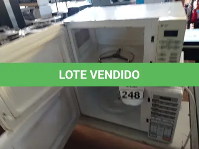 LOTE 248 - 04 MICRO-ONDAS MARCAS E MODELOS DIVERSOS, SENDO 01 COM PRATO. (NO ESTADO) ATENÇÃO! FAZER A VISITAÇÃO ANTES DE ARREMATAR, NÃO SABEMOS SE FUNCIONA. LEILÃO NÃO TEM GARANTIA E NEM DEVOLUÇÃO, SUJEITO A POSSÍVEIS AVARIAS VISÍVEIS/OCULTAS E/OU AUSÊNCIA DE COMPONENTES.