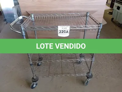 LOTE 220 - 01 CARRINHO PARA COPA COM 03 BANDEJAS E RODINHAS. (NO ESTADO) ATENÇÃO! FAZER A VISITAÇÃO ANTES DE ARREMATAR, NÃO SABEMOS SE FUNCIONA. LEILÃO NÃO TEM GARANTIA E NEM DEVOLUÇÃO, SUJEITO A POSSÍVEIS AVARIAS VISÍVEIS/OCULTAS E/OU AUSÊNCIA DE COMPONENTES.