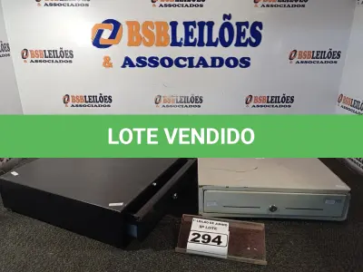 LOTE 294 - 02 CAIXAS REGISTRADORAS PARA DINHEIRO MANUAL. (NO ESTADO) ATENÇÃO! FAZER A VISITAÇÃO ANTES DE ARREMATAR, NÃO SABEMOS SE FUNCIONA. LEILÃO NÃO TEM GARANTIA E NEM DEVOLUÇÃO, SUJEITO A POSSÍVEIS AVARIAS VISÍVEIS/OCULTAS E/OU AUSÊNCIA DE COMPONENTES.