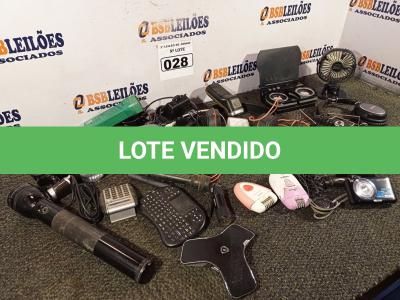 LOTE 028 - 01 LOTE COM 02 FONES DE OUVIDO, LANTERNAS, CALCULADORA, MÁQUINA FOTOGRÁFICA, CÂMERA PARA COMPUTADOR E DIVERSOS. (NO ESTADO) ATENÇÃO! FAZER A VISITAÇÃO ANTES DE ARREMATAR, NÃO SABEMOS SE FUNCIONA. LEILÃO NÃO TEM GARANTIA E NEM DEVOLUÇÃO, SUJEITO A POSSÍVEIS AVARIAS VISÍVEIS/OCULTAS E/OU AUSÊNCIA DE COMPONENTES.