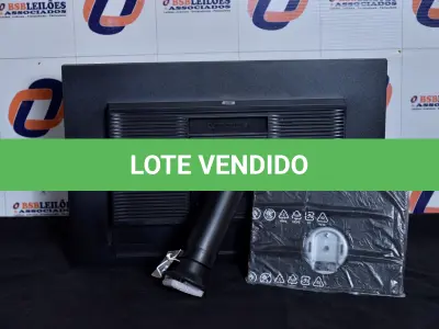 LOTE 120 - 01 MONITOR 22’’ LCD SEM O PÉ MARCA SAMSUNG. (NO ESTADO) AV9705H