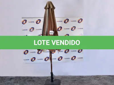 LOTE 022 - 01 OMBRELONE COMPLETO COM CABO PARA ILUMINAÇÃO LED. (NO ESTADO) BH1540K