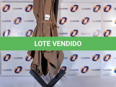 LOTE 020 - 01 OMBRELONE FALTANDO O CONTRAPESO DA BASE. (UMBRELA) (NO ESTADO) AV9675K 