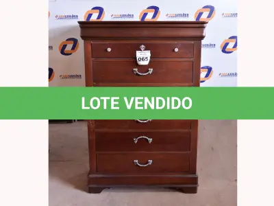 LOTE 065 - 01 CÔMODA EM MADEIRA COM 06 GAVETAS. (HIGHBOY)(NO ESTADO)AU2012F