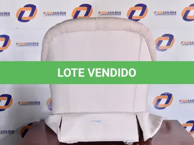LOTE 005 - 01 POLTRONA COM AVARIAS EM 01 DOS PÉS.  (CHAIR, HSLD, EASY) (NO ESTADO) AV9981G