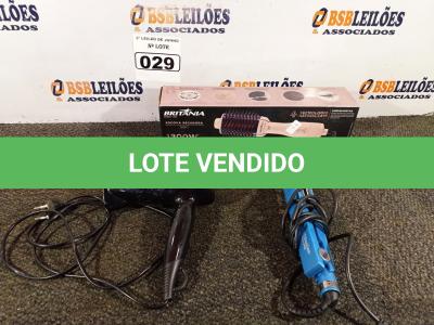 LOTE 029 - 01 PRANCHA COM AVARIAS, 01 SECADOR DE CABELO E 01 ESCOVA SECADORA/MODELADORA 220V. (LIGANDO) (NO ESTADO) ATENÇÃO! FAZER A VISITAÇÃO ANTES DE ARREMATAR, NÃO SABEMOS SE FUNCIONA. LEILÃO NÃO TEM GARANTIA E NEM DEVOLUÇÃO, SUJEITO A POSSÍVEIS AVARIAS VISÍVEIS/OCULTAS E/OU AUSÊNCIA DE COMPONENTES.