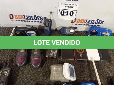 LOTE 010 - 01 LOTE COM 04 RADINHOS AM-FM-TV, 01 BABÁ ELETRÔNICA, 02 MEDIDORES DE PRESSÃO, 01 CARREGADOR DE PILHAS, 05 RÁDIOS COMUNICADORES, 02 MINI GRAVADORES CASSETE E 05 CARREGADORES PORTÁTIL PARA CELULAR.  (NO ESTADO) ATENÇÃO! FAZER A VISITAÇÃO ANTES DE ARREMATAR, NÃO SABEMOS SE FUNCIONA. LEILÃO NÃO TEM GARANTIA E NEM DEVOLUÇÃO, SUJEITO A POSSÍVEIS AVARIAS VISÍVEIS/OCULTAS E/OU AUSÊNCIA DE COMPONENTES.