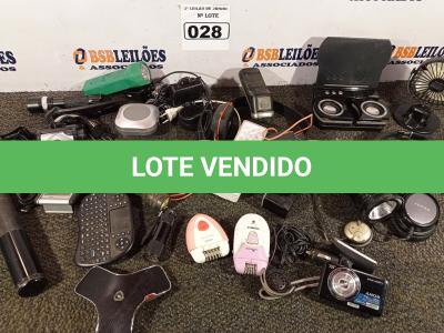 LOTE 028 - 01 LOTE COM 02 FONES DE OUVIDO, LANTERNAS, CALCULADORA, MÁQUINA FOTOGRÁFICA, CÂMERA PARA COMPUTADOR E DIVERSOS. (NO ESTADO) ATENÇÃO! FAZER A VISITAÇÃO ANTES DE ARREMATAR, NÃO SABEMOS SE FUNCIONA. LEILÃO NÃO TEM GARANTIA E NEM DEVOLUÇÃO, SUJEITO A POSSÍVEIS AVARIAS VISÍVEIS/OCULTAS E/OU AUSÊNCIA DE COMPONENTES.