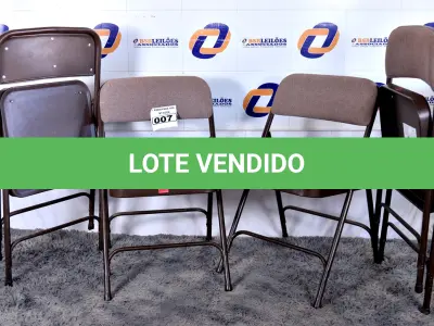 LOTE 007 - 04 CADEIRAS DOBRÁVEIS DE FERRO COM ENCOSTO ESTOFADO. (FOLDING CHAIR). (NO ESTADO)0000013