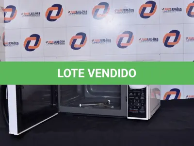 LOTE 028 - 01 FORNO MICRO-ONDAS 30L MARCA LG 220V. (OVEN, MICROWAVE) (NO ESTADO) BF8676P