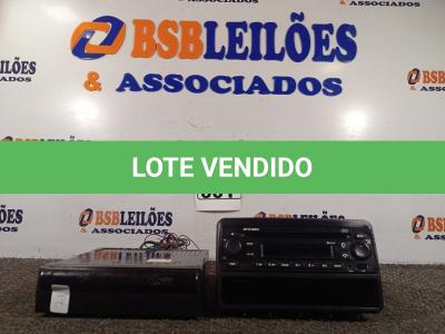 LOTE 001 - 02 APARELHOS DE SOM AUTOMOTIVO, SENDO 01 COM ENTRADA USB. (NO ESTADO) ATENÇÃO! FAZER A VISITAÇÃO ANTES DE ARREMATAR, NÃO SABEMOS SE FUNCIONA. LEILÃO NÃO TEM GARANTIA E NEM DEVOLUÇÃO, SUJEITO A POSSÍVEIS AVARIAS VISÍVEIS/OCULTAS E/OU AUSÊNCIA DE COMPONENTES.