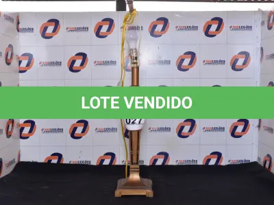 LOTE 027 - 01 ABAJUR SEM A CÚPULA 250V. (LAMPHOSEHOLD, TABLE) (NO ESTADO) BF8497H