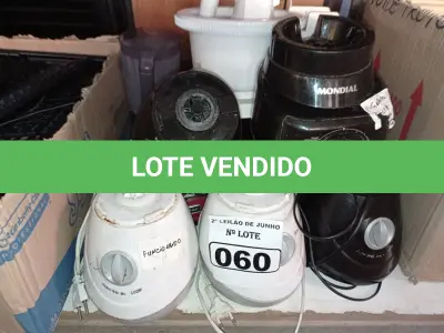LOTE 060 - 09 BASES DE LIQUIDIFICADOR, 01 BATEDEIRA E 01 COPO DE LIQUIDIFICADOR. (NO ESTADO) ATENÇÃO! FAZER A VISITAÇÃO ANTES DE ARREMATAR, NÃO SABEMOS SE FUNCIONA. LEILÃO NÃO TEM GARANTIA E NEM DEVOLUÇÃO, SUJEITO A POSSÍVEIS AVARIAS VISÍVEIS/OCULTAS E/OU AUSÊNCIA DE COMPONENTES.