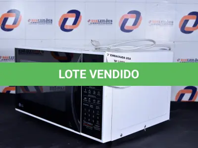 LOTE 012 - 01 FORNO MICRO-ONDAS 30L MARCA LG 220V. (OVEN, MICROWAVE) (NO ESTADO) BH1501A
