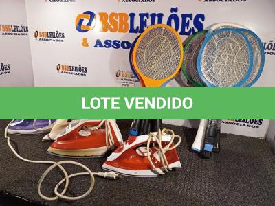 LOTE 024 - 04 FERROS DE PASSAR E VÁRIAS RAQUETES DE MATAR PERNILONGO. (NO ESTADO) ATENÇÃO! FAZER A VISITAÇÃO ANTES DE ARREMATAR, NÃO SABEMOS SE FUNCIONA. LEILÃO NÃO TEM GARANTIA E NEM DEVOLUÇÃO, SUJEITO A POSSÍVEIS AVARIAS VISÍVEIS/OCULTAS E/OU AUSÊNCIA DE COMPONENTES.