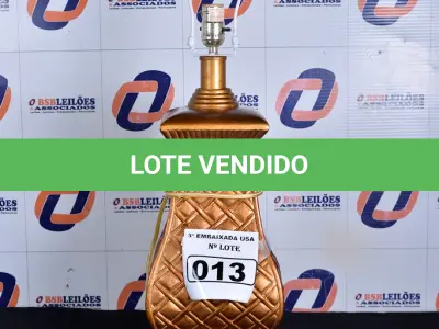 LOTE 013 - 01 ABAJUR SEM A CÚPULA 250V. (LAMPHOSEHOLD, TABLE) (NO ESTADO) AV9422N