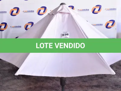 LOTE 030 - 01 OMBRELONE FALTANDO O CONTRAPESO E A BASE. (UMBRELA) (NO ESTADO) BH1589P