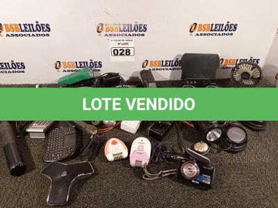 LOTE 028 - 01 LOTE COM 02 FONES DE OUVIDO, LANTERNAS, CALCULADORA, MÁQUINA FOTOGRÁFICA, CÂMERA PARA COMPUTADOR E DIVERSOS. (NO ESTADO) ATENÇÃO! FAZER A VISITAÇÃO ANTES DE ARREMATAR, NÃO SABEMOS SE FUNCIONA. LEILÃO NÃO TEM GARANTIA E NEM DEVOLUÇÃO, SUJEITO A POSSÍVEIS AVARIAS VISÍVEIS/OCULTAS E/OU AUSÊNCIA DE COMPONENTES.