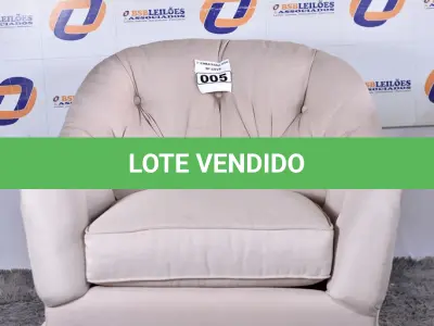LOTE 005 - 01 POLTRONA COM AVARIAS EM 01 DOS PÉS.  (CHAIR, HSLD, EASY) (NO ESTADO) AV9981G