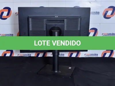 LOTE 126 - 01 MONITOR 22’’ LCD SEM O PÉ MARCA SAMSUNG. (NO ESTADO) AV9706F