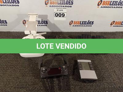 LOTE 009 - 01 ACELERADOR DE VÍDEO GAME, 02 CONTROLES DE DRONE, 01 PEDAL E 01 TERMÔMETRO COM O DISPLAY DANIFICADO.  (NO ESTADO) ATENÇÃO! FAZER A VISITAÇÃO ANTES DE ARREMATAR, NÃO SABEMOS SE FUNCIONA. LEILÃO NÃO TEM GARANTIA E NEM DEVOLUÇÃO, SUJEITO A POSSÍVEIS AVARIAS VISÍVEIS/OCULTAS E/OU AUSÊNCIA DE COMPONENTES.