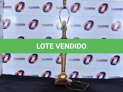 LOTE 025 - 01 ABAJUR SEM A CÚPULA 250V. (LAMPHOSEHOLD, TABLE) (NO ESTADO) AU2035L