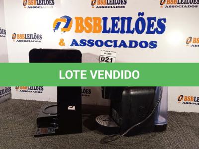 LOTE 021 - 02 CAFETEIRAS, SENDO 01 MARCA DELTA 220V E 01 MARCA CUISINART 110V. (NO ESTADO) ATENÇÃO! FAZER A VISITAÇÃO ANTES DE ARREMATAR, NÃO SABEMOS SE FUNCIONA. LEILÃO NÃO TEM GARANTIA E NEM DEVOLUÇÃO, SUJEITO A POSSÍVEIS AVARIAS VISÍVEIS/OCULTAS E/OU AUSÊNCIA DE COMPONENTES.