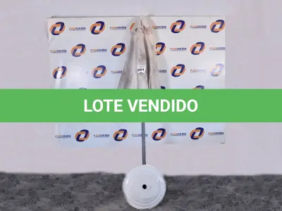 LOTE 021 - 01 OMBRELONE COM CONTRAPESO. (UMBRELA) (NO ESTADO) BH1583J 