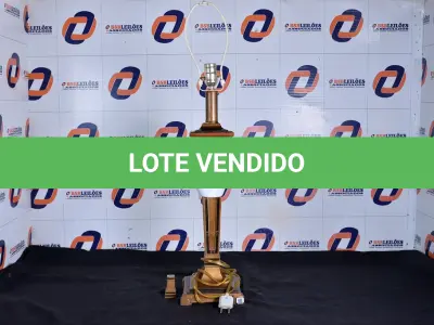 LOTE 014 - 01 ABAJUR SEM A CÚPULA 250V. (LAMPHOSEHOLD, TABLE) (NO ESTADO) AU2053M