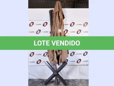 LOTE 019 - 01 OMBRELONE FALTANDO O CONTRAPESO DA BASE. (UMBRELA) (NO ESTADO) AV9675J