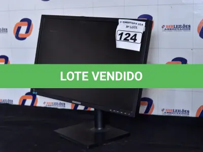 LOTE 124 - 01 MONITOR 22’’ LCD SEM O PÉ MARCA SAMSUNG. (NO ESTADO) AV9706K