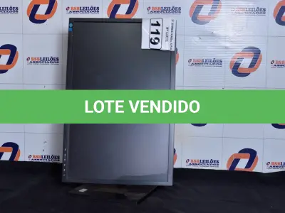 LOTE 119 - 01 MONITOR 19’’ LCD COM PÉ MARCA HYUNDAI. (NO ESTADO) AV9706M