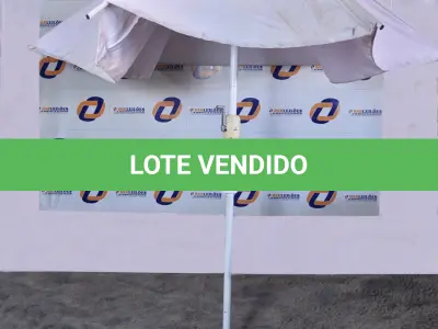 LOTE 133 - 01 OMBRELONE COM O CONTRAPESO DA BASE. (UMBRELA) (NO ESTADO) BH1648F
